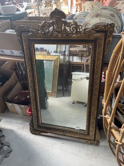 Miroir rectangulaire dans un encadrement...