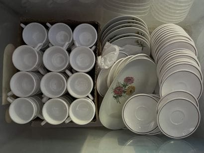 Parties de service de table en porcelaine...