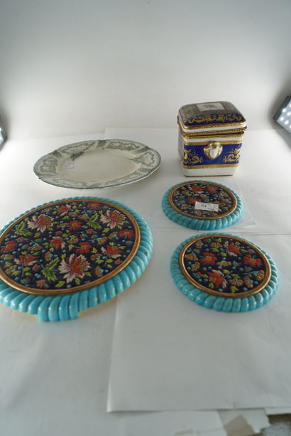 LONGWY
Dessous de plat et deux dessous de...