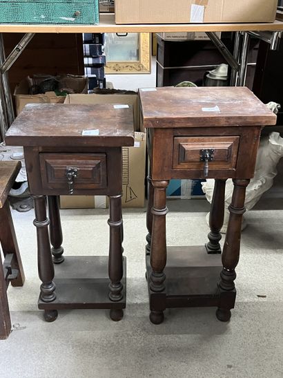 Paire de table d'appoint en bois naturel...