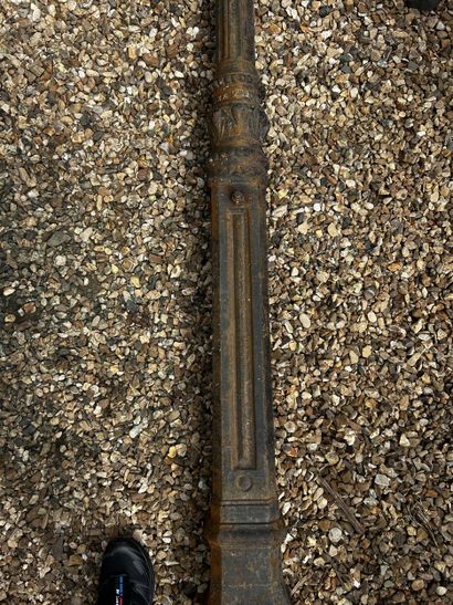 REVERBERE PARISIEN
Cast iron, the flared...