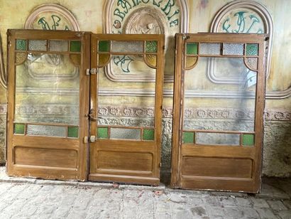 FACADE DE BOULANGERIE
Bois et verre, de forme...
