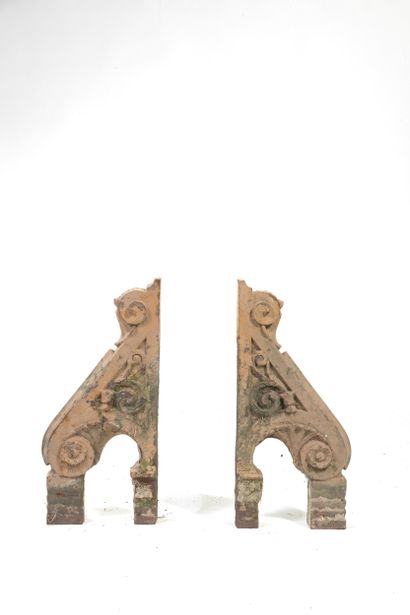 PAIRE DE CHASSE-ROUES
Fonte peinte en gris...
