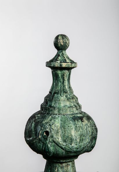 FOUNTAIN
Metal, the circular shaft decorated...