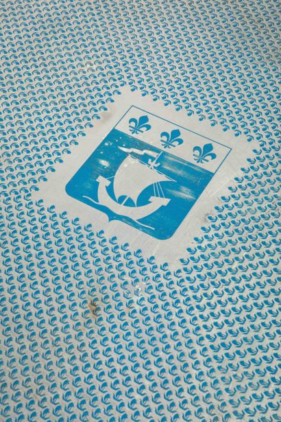 PAIRE DE TABLES
Métal chromé, le plateau...