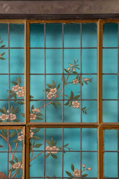 EXCEPTIONNEL VITRAIL D’IMMEUBLE PARISIEN
Vitrail,...
