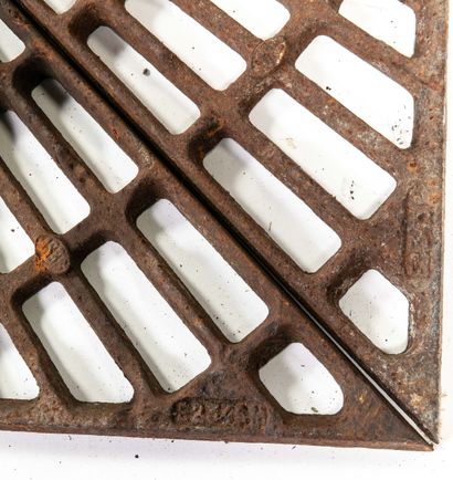TREE FOOT GRILLE, PARIS
Cast iron, rectangular...