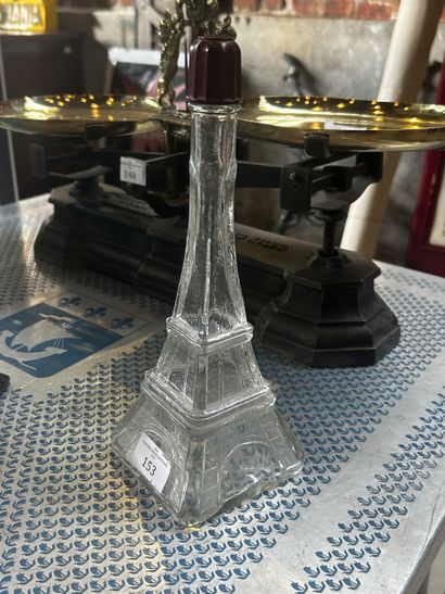 BOUTEILLE TOUR EIFFEL
Verre moulé, épousant...