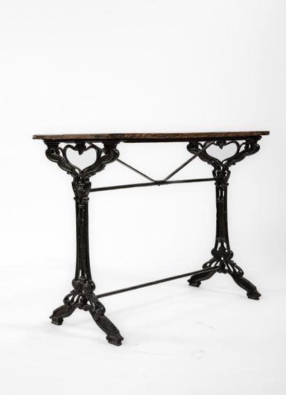 TABLE DE BISTROT
Fer, de forme rectangulaire,...