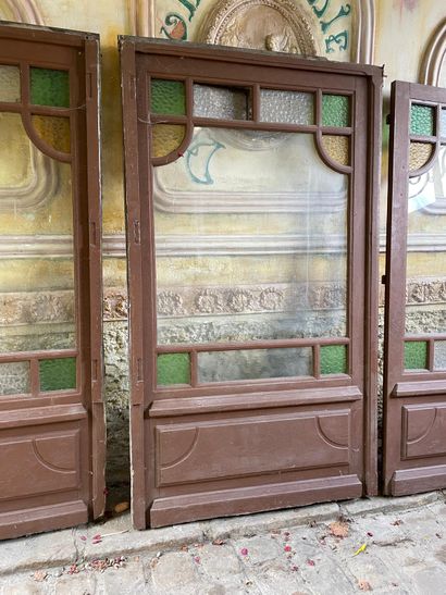 FACADE DE BOULANGERIE
Bois et verre, de forme...
