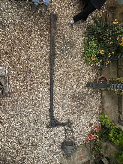 REVERBERE PARISIEN
Cast iron, the flared...