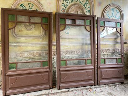 FACADE DE BOULANGERIE
Bois et verre, de forme...