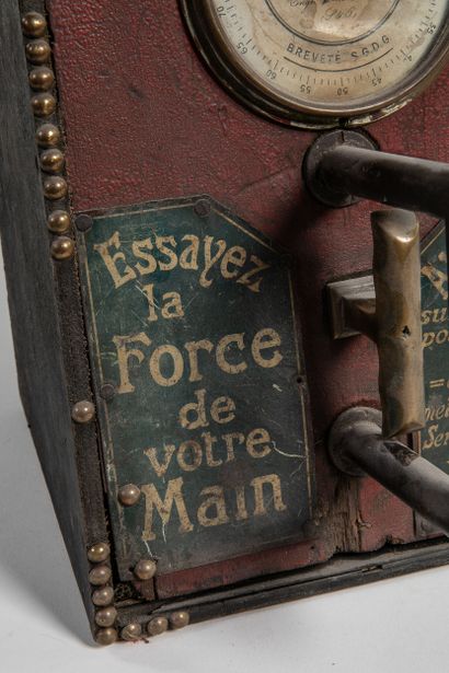 A.BRAESCHI – JEU DE FORCE
Bois clouté, peint,...