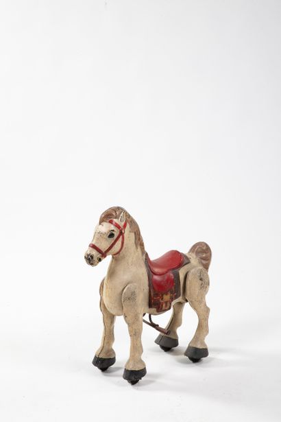 MOBO TOYS
CHEVAL A PEDALES
Tôle, à roulettes.
Marqué...