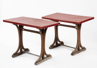 PAIRE DE TABLES BISTROT
Bois, de forme rectangulaire,...