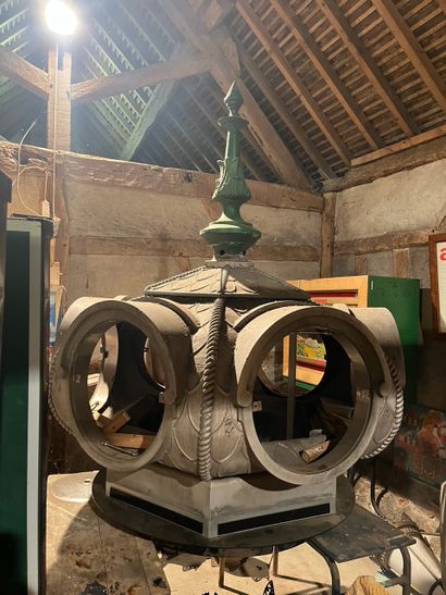 EXTREMELY RARE MORRIS COLUMN, PARIS
Hexagonal...