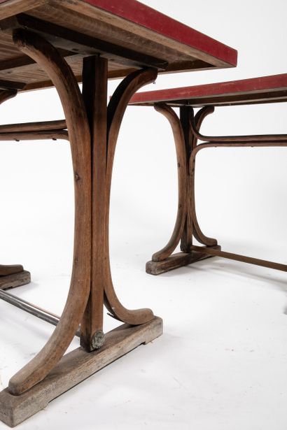 PAIRE DE TABLES BISTROT
Bois, de forme rectangulaire,...