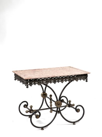 TABLE BOUCHERIE
Fer et fonte, peinte noire,...