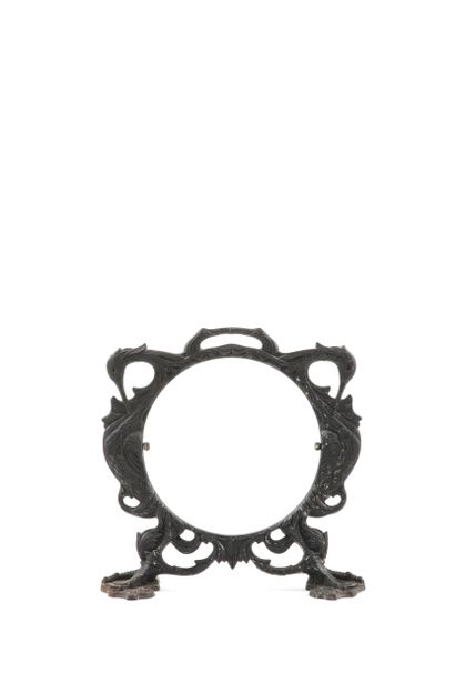 CERCLAGE DE MIROIR
Fonte, de forme circulaire,...