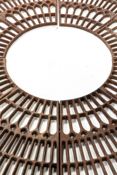 TREE FOOT GRILLE, PARIS
Cast iron, rectangular...