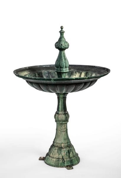 FOUNTAIN
Metal, the circular shaft decorated...