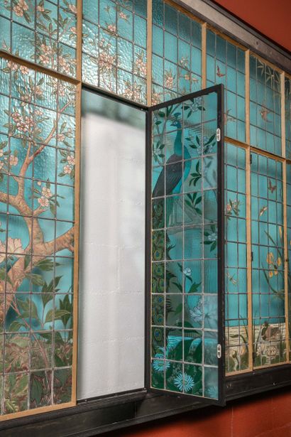 EXCEPTIONNEL VITRAIL D’IMMEUBLE PARISIEN
Vitrail,...