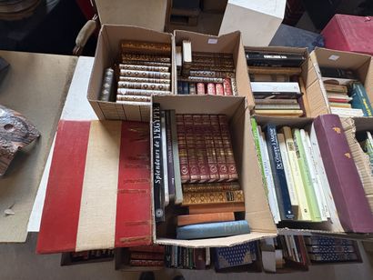 Importante réunion de livres reliés et brochés...