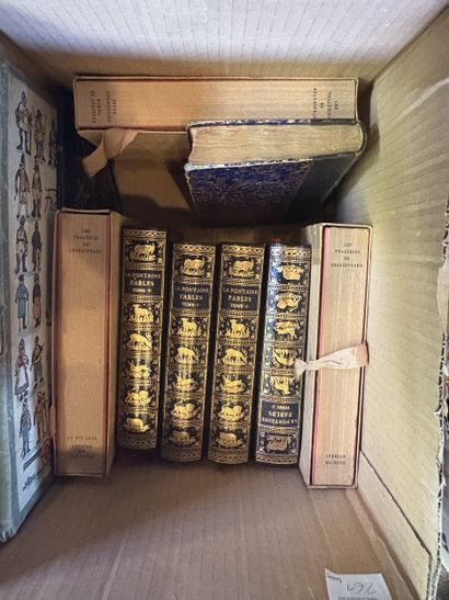 Réunion de volumes reliés et brochés des...