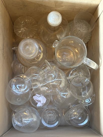 Réunion de verrerie.
3 cartons.