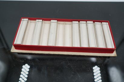 BACCARAT
Réunion de portes couteaux et verres...