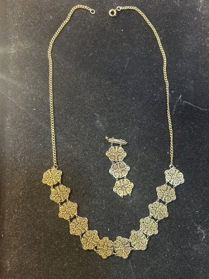 Collier en or jaune 14K, les maillons ajourés....