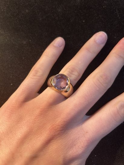 Bague jonc en or jaune 18K, sertie clos d'une...