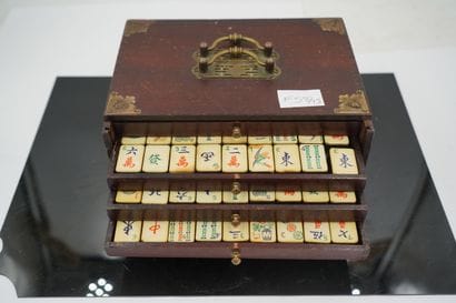 Travail asiatique
Coffret en bois découvrant...
