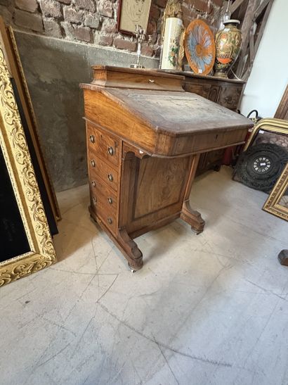 Bureau Davenport en bois de placage, ouvrant...