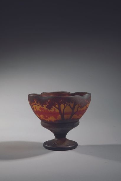 DAUM
COUPE SUR PIÉDOUCHE
Verre multicouche,...
