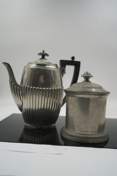 CORNISH PEWTER
Partie de service à thé café...