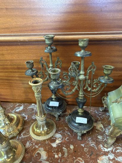 Paire de candélabres en métal argenté à cinq...