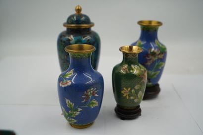 CHINE
Réunion de statuettes en céramique,...