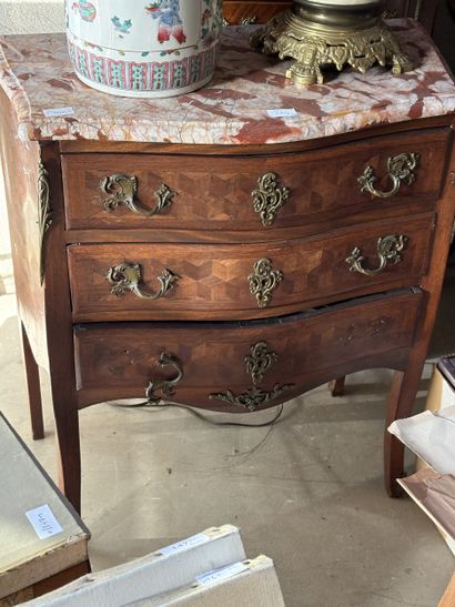 Petite commode sauteuse en bois naturel et...