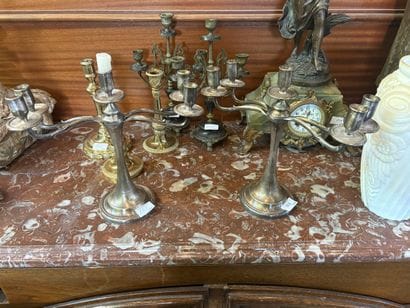Paire de candélabres en métal argenté à cinq...