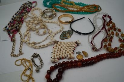 Réunion de bijoux fantaisie
En l'état