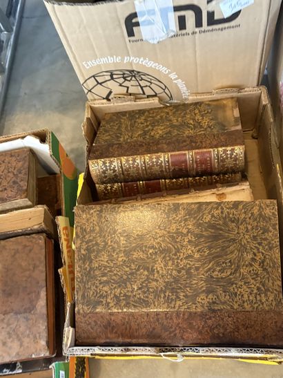Réunion de volumes reliés principalement...