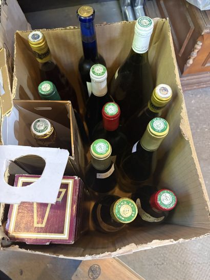 Réunion de bouteilles de vin dont Côtte de...
