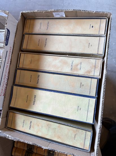 Réunion de volumes reliés et brochés dont...