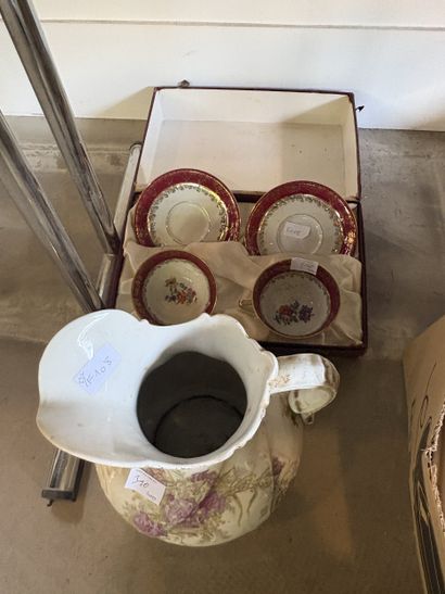 Réunion de porcelaine et céramiques dont...