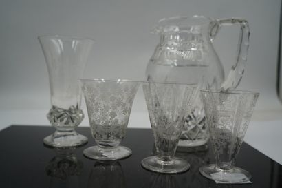 BACCARAT
Réunion de portes couteaux et verres...