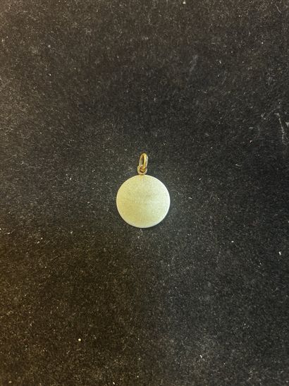 Médaille en or jaune 18K, ornée du profil...