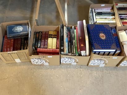 Importante réunion de livres reliés et brochés...