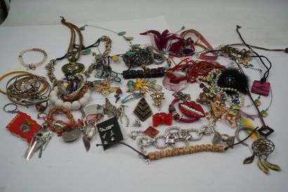 Réunion de bijoux fantaisie.
En l'état.