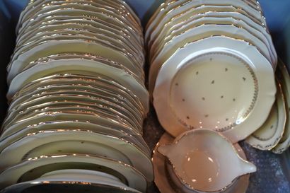 LIMOGES
Partie de service en porcelaine à...